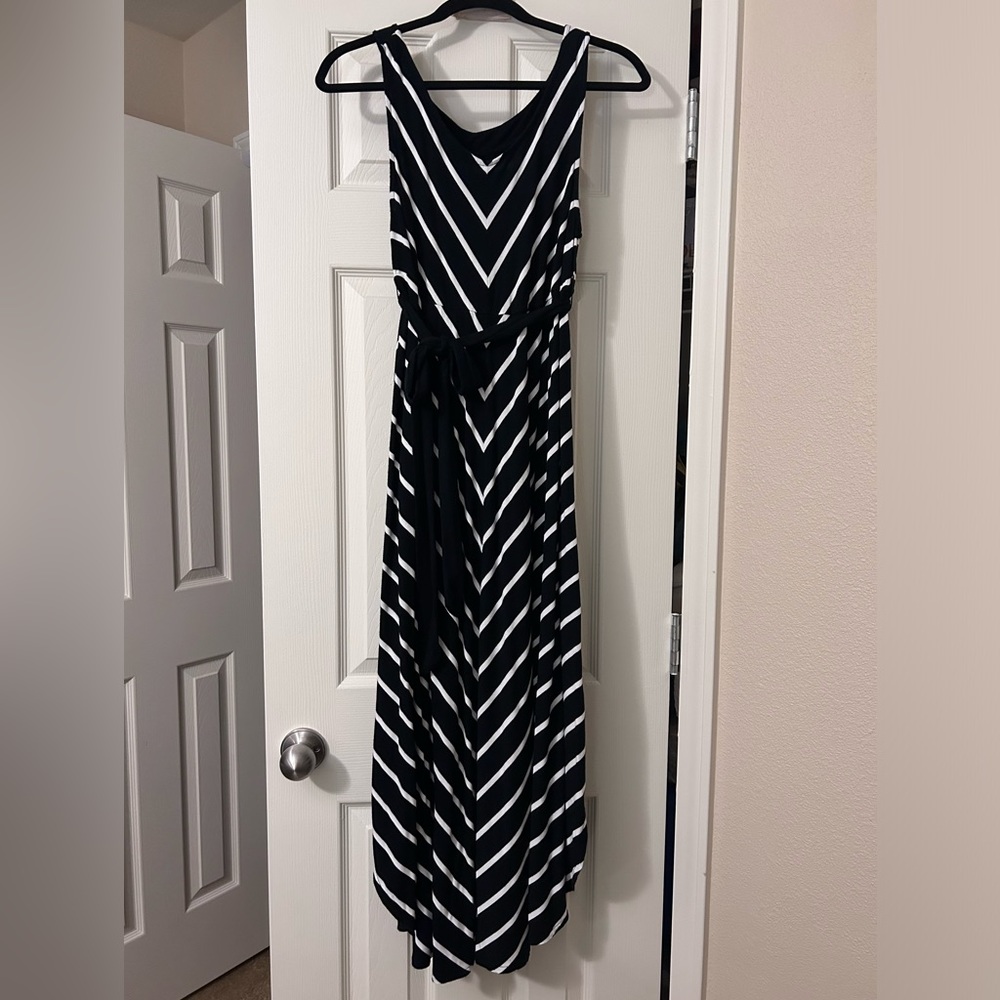 EUC “Liz Lange Maternity for Target” Tie Waist Dress